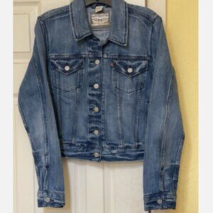 Euc Vintage Levis Strauss Meduim washed Cropped Jean Jacket--Medium_--400